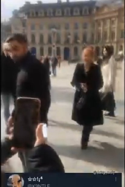 Dana_xxll's tweet photo. 220928 Rosé left the hotel and gave everyone an autograph 💜
#BLACKPINK #ROSÉ #YSLSS23 #ROSEBrilleEnSaintLaurent @YSL @ygofficialblink https://t.co/FBhXfKjNLn