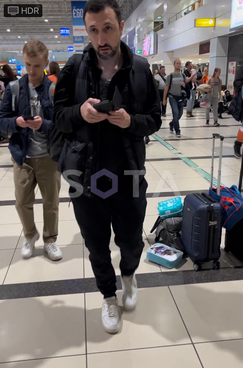 Вчера из Внуково в Анталью эмигрировал владелец имиджборда «Двач» — Нариман (Абу) Намазов. 

Известно, что Намазов сотрудничал с правоохранительными органами и присылал им ip-адреса пользователей, пишущих «незаконные» комментарии (в этом он признавался в интервью Илье Варламову).