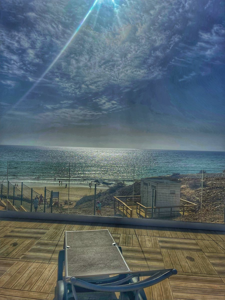 katiamartin86's tweet photo. Mientras en Asturias orbaya, yo aquí también me mojo 😝😝 #wednesdaymood #otoño #Autumn #24grados #Fuerteventura ☀️ 🍻 🏖 https://t.co/TS4KVgBGoN