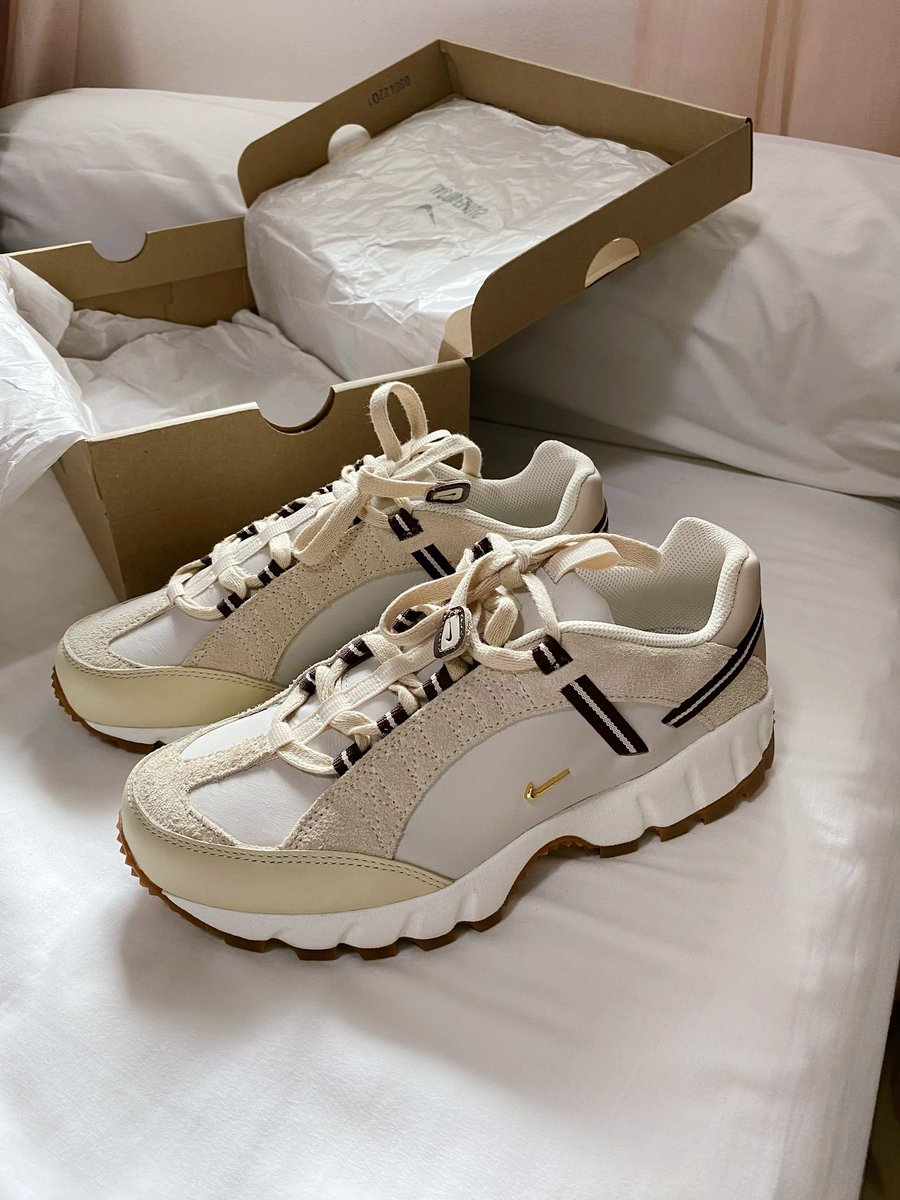 Hamkdy_'s tweet photo. nike jacquemus ㅠㅠ สวยมากกกกก https://t.co/4AplWaXvFc