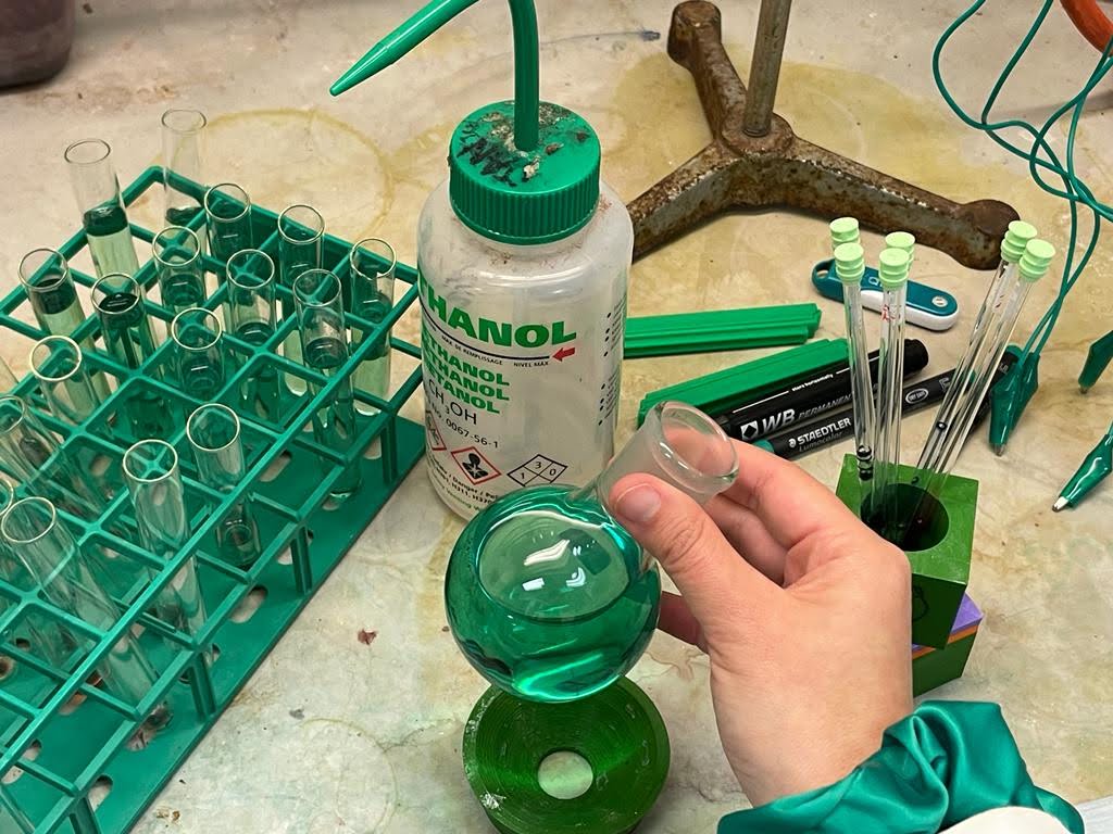 jakki_grace's tweet photo. Rylene dyes for a greener future🍀 #SCIScotPhoto #SCIGreenUK https://t.co/EFooYjR6Xa