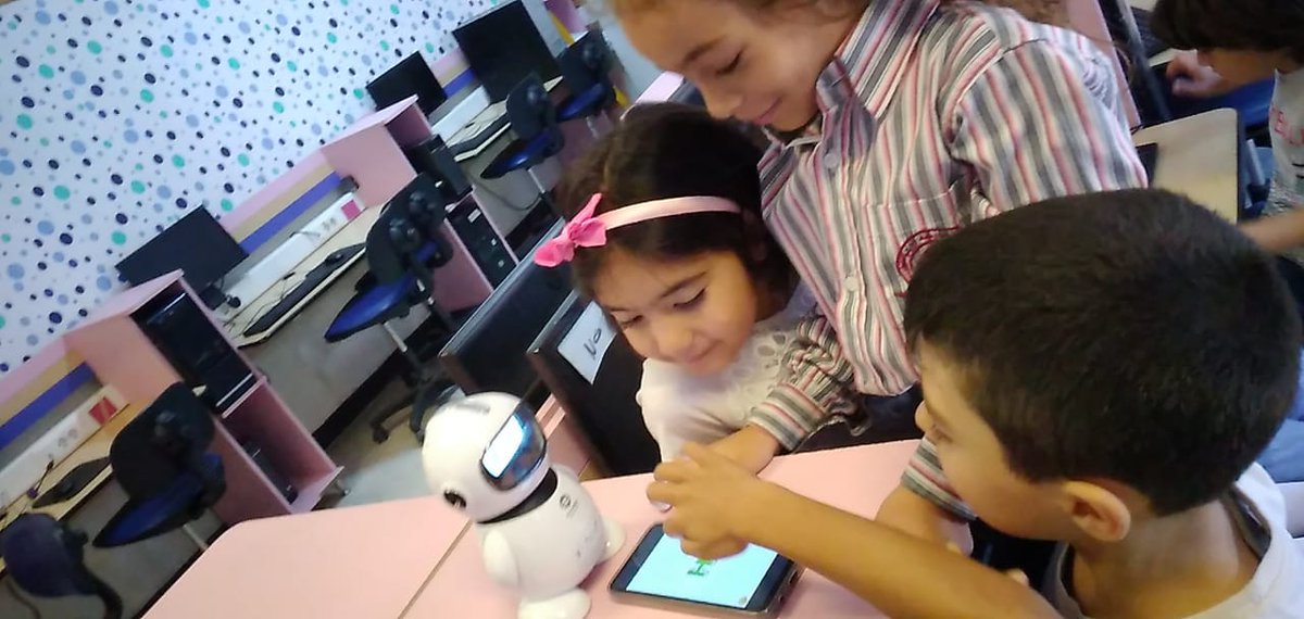 BJaafil's tweet image. Today&apos;s learners are tomorrow&apos;s leaders and technology is the future&apos;s language #Roboticslearning
@MakAishaSchool @NElakhdar