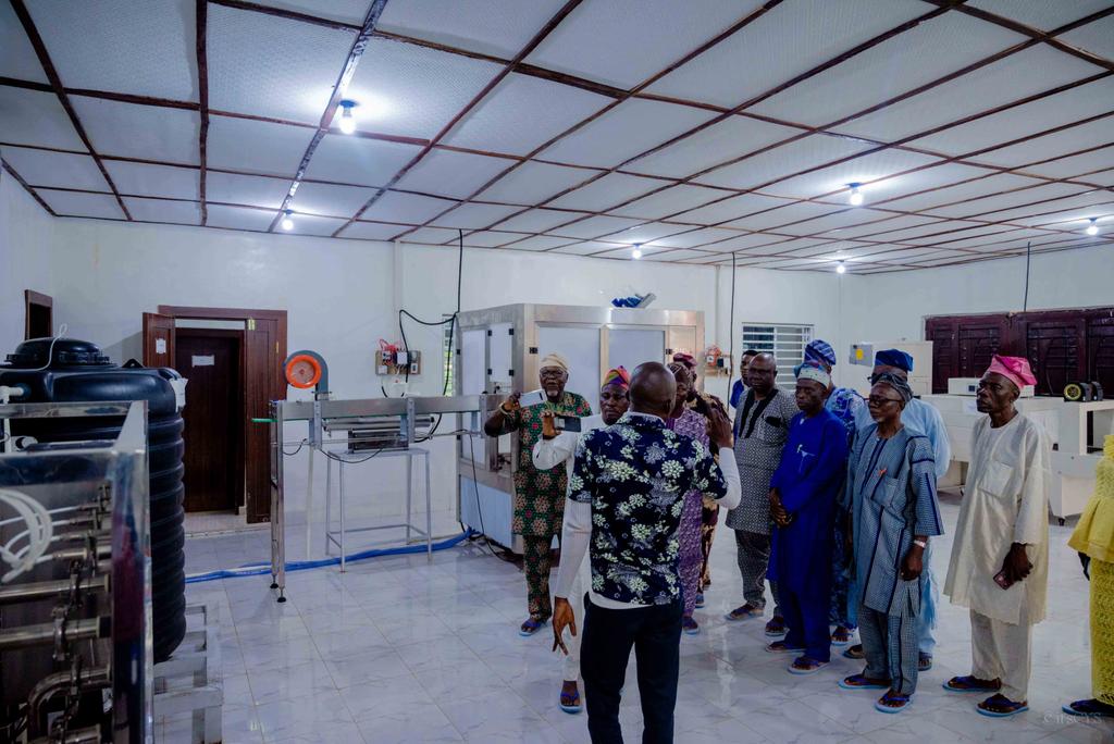 tau_university's tweet photo. The Igbomina People's Worldwide Association paid a courtesy visit to Thomas Adewumi University Community. The guests were recieved by the VC, Professor @ciscaoladipo and the management at the senate chamber, TAU, Oko, Kwara state.
#TAU #taucommunity #morelocelessego https://t.co/XmNlRHXb0w