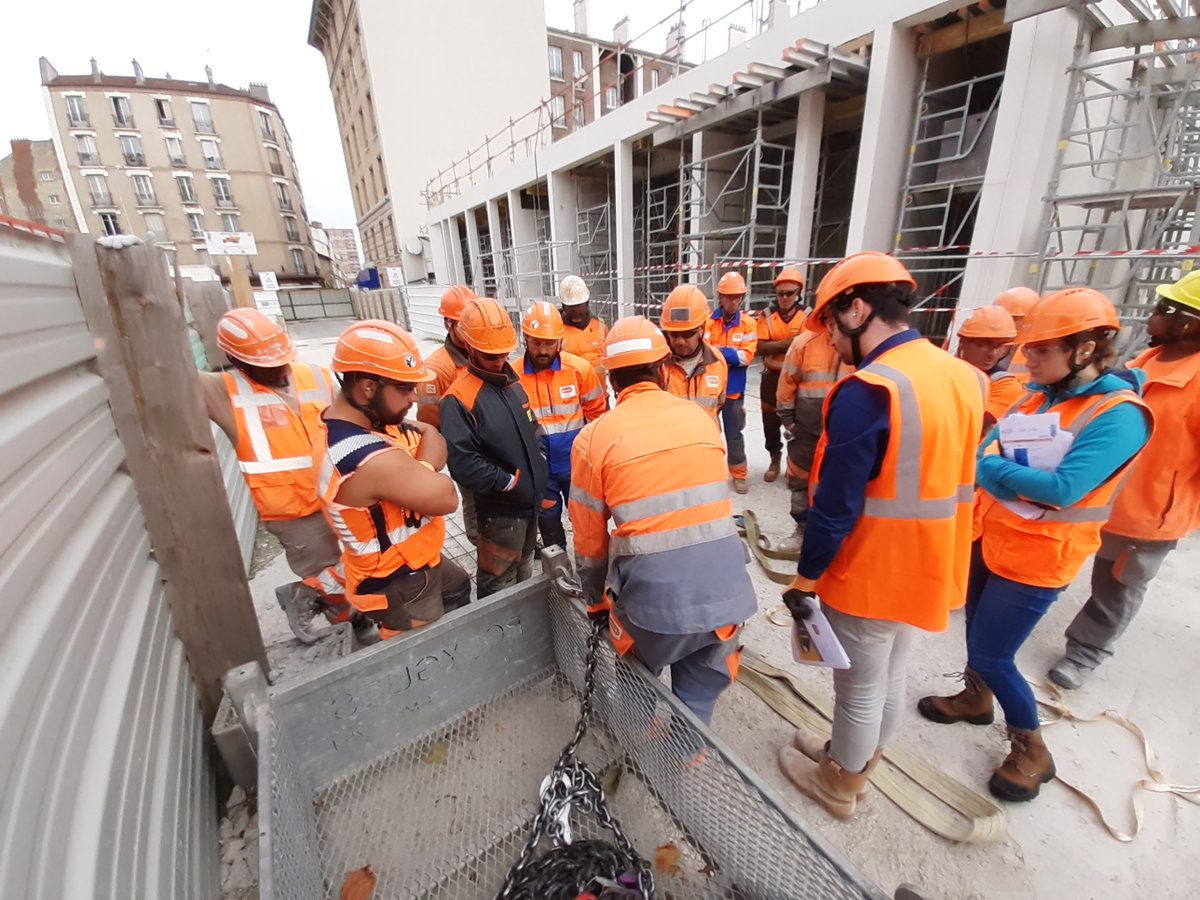 Bouygues_BatIDF's tweet photo. 👉 Au programme : des ateliers thématiques sur chantiers visant à élever notre culture sécurité, des partages de bonnes pratiques et des contenus dématérialisés en libre accès tout au long de la journée ! https://t.co/75F79k2s0U