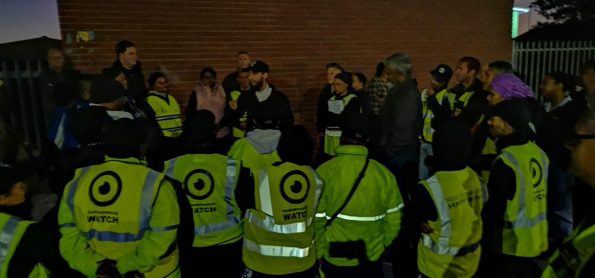 Last night, with @geordinhl, @jsteenhuisen, JP Smith and councillors, we patrolled with NHWs, CPFs and SAPS in the Strand Area. The commitment among safety stakeholders are admirable.