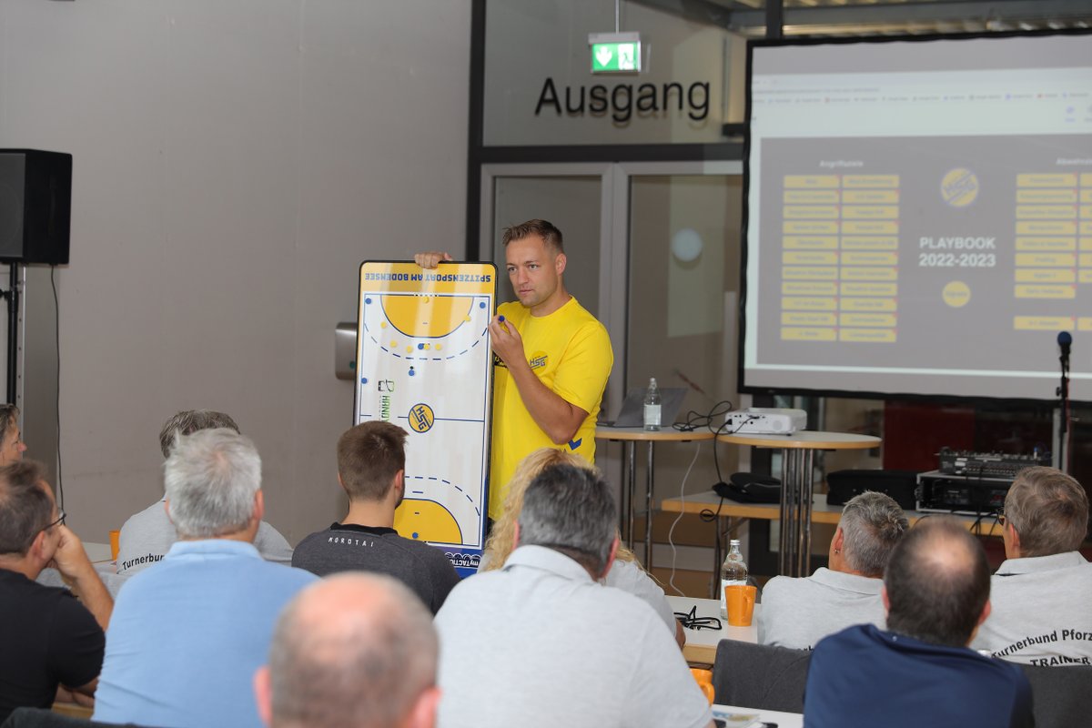HSGKonstanz's tweet photo. Über 60 #Trainer zu #Fortbildung in #Konstanz
Vielen Dank an alle Teilnehmer &amp; Referenten für das tolle Wochenende, das wir in Absprache mit dem Südbadischen Handballverband für B- &amp; C-Lizenzinhaber durchführen durften.
Themen &amp; Referenten:
ℹ️ https://t.co/Ax9Pr02lyk
#Handball https://t.co/ZKCEyy72sW