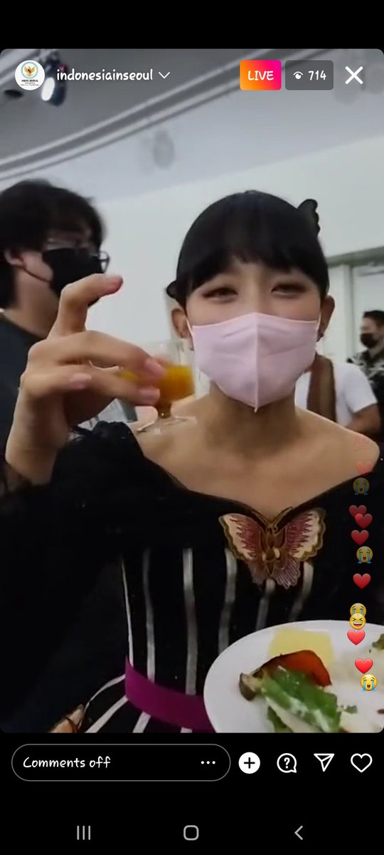 bloomyrose04's tweet image. The only kpop idol who got sambel ijo and jamu for her dinner 😭😆 #DitaKarang #KBRI #SECRET_NUMBER