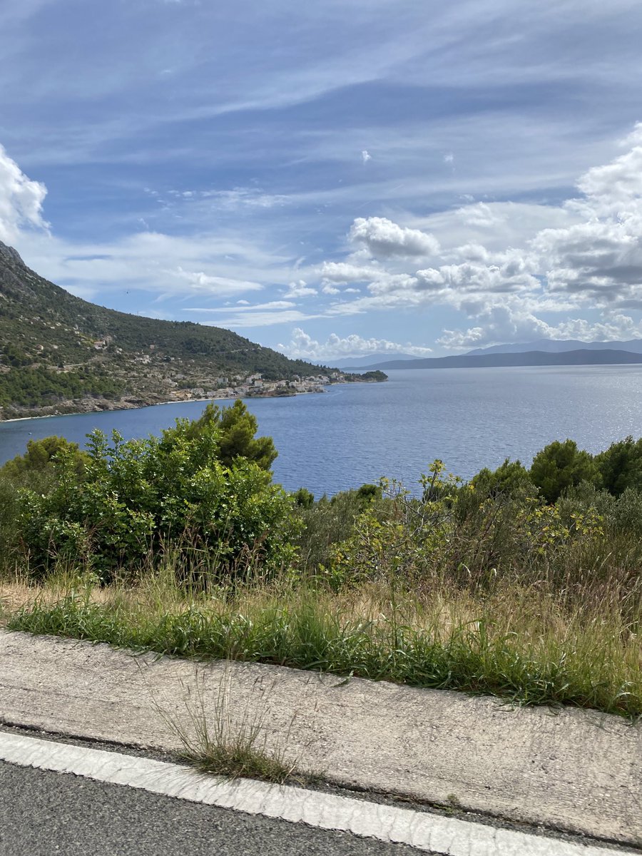 CathyUnelli's tweet photo. Driving down the coast to ploce 😎 https://t.co/s0MPqMJres