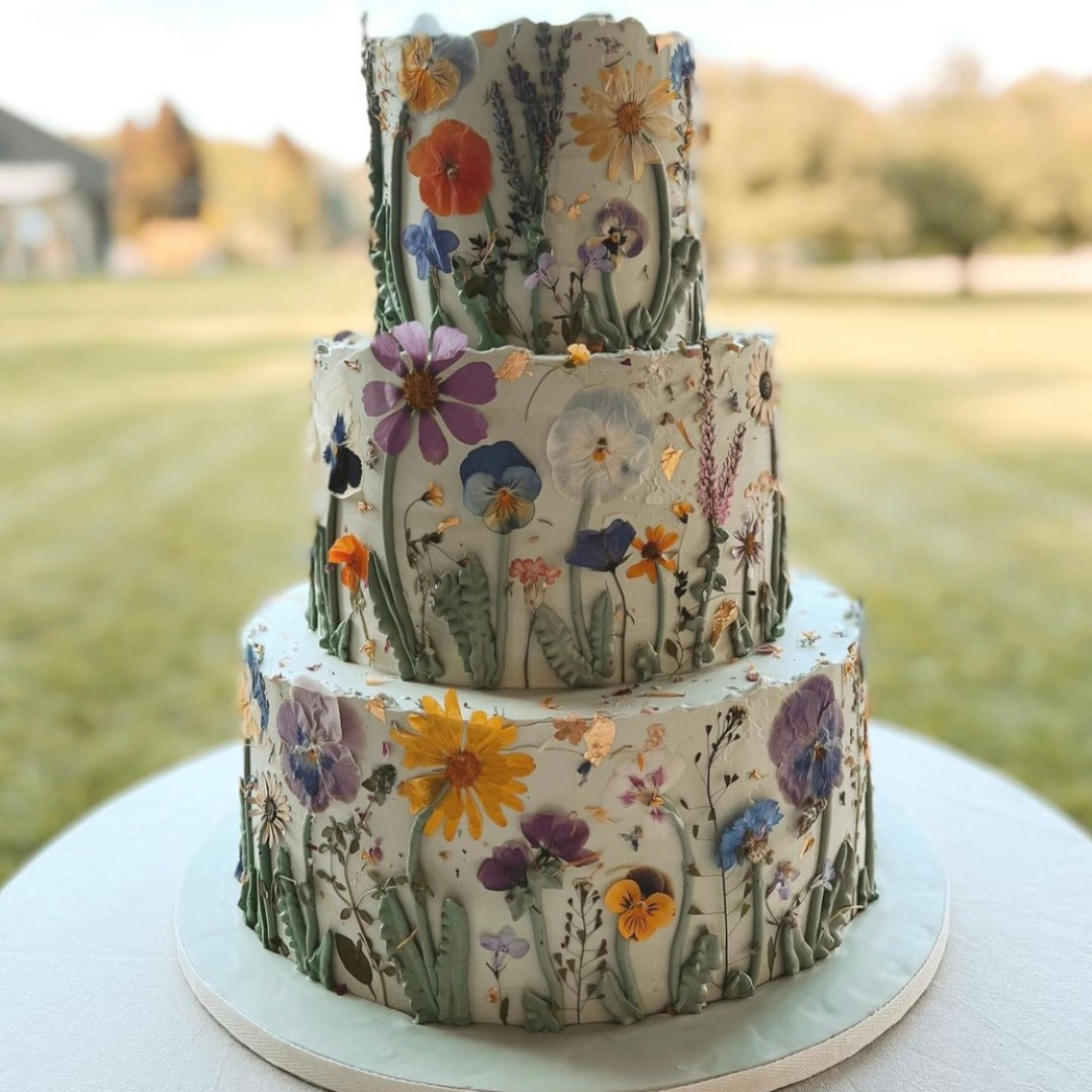 We're loving this beautiful floral cake by <a href="/nadiaandco/">Nadia</a>
😍💐🍰

#art #floral #cake #artist #beautiful #wedding #weddingcake #cakeart #love #explore