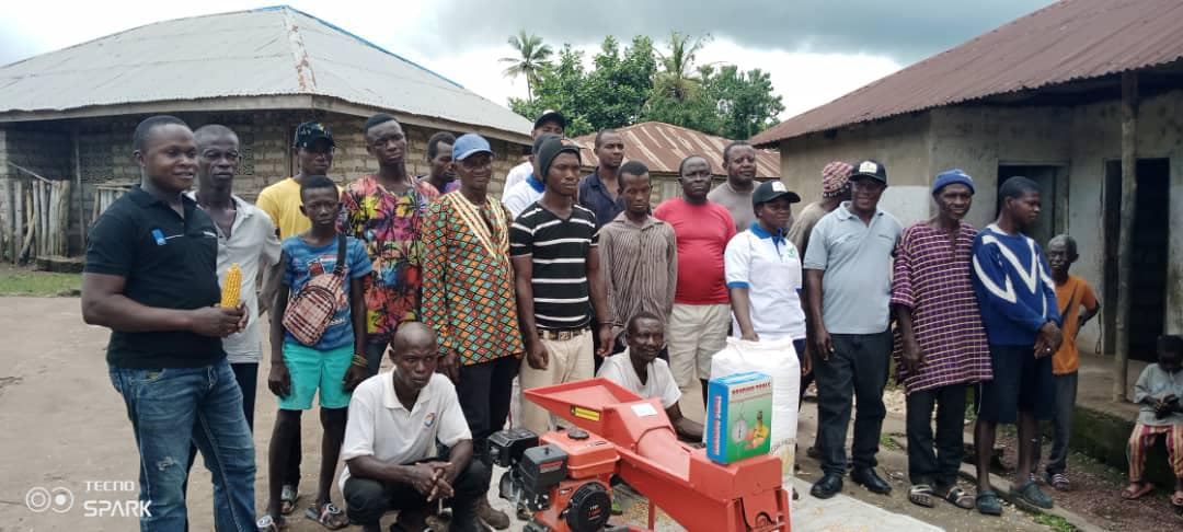 Solidaridad_wa's tweet photo. @Solidaridad_wa supported @LeeconPoultry, a beneficiary under #SCADeP, to train some out-grower maize farmers in post harvest practices, as part of efforts to improve their knowledge & skills. The project is implemented by the Government of #SierraLeone & funded by @WorldBank. https://t.co/PJu4bbkD3i