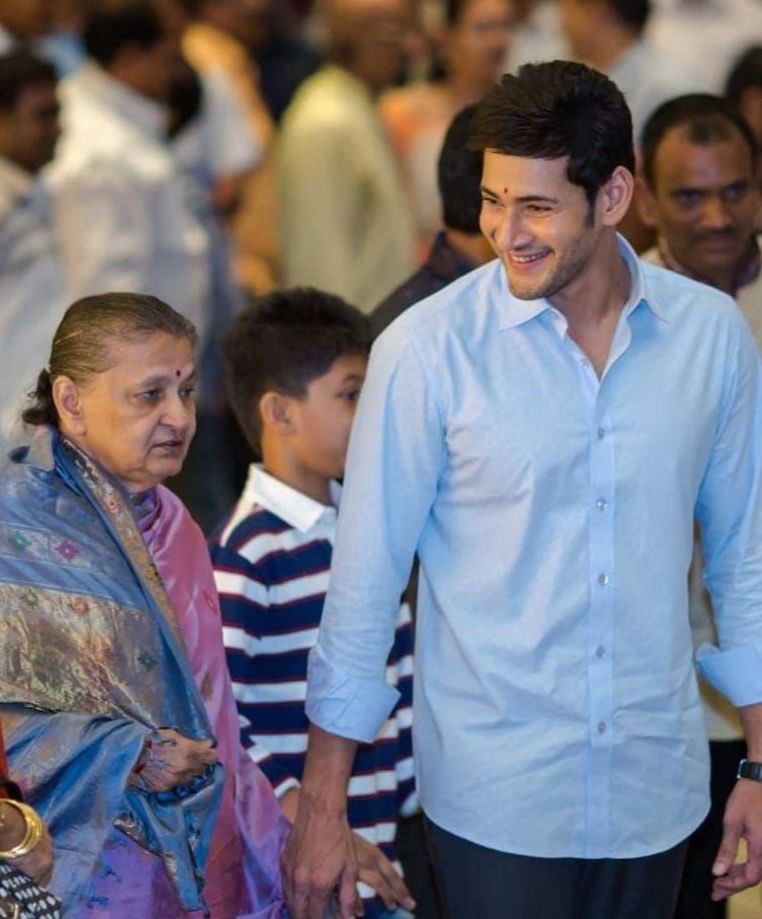 ThisIsDSP's tweet photo. Dearest @urstrulyMahesh sir
Dont find words to express

May Amma gari soul rest in peace sir🙏🏻

You are a great Son who made all her Dreams come True and made her proud always by saving the Lives of so many Children❤️🙏🏻

She wil always be with U dear sir❤️
Strength to d Family🙏🏻 https://t.co/T0TnlmaLU3