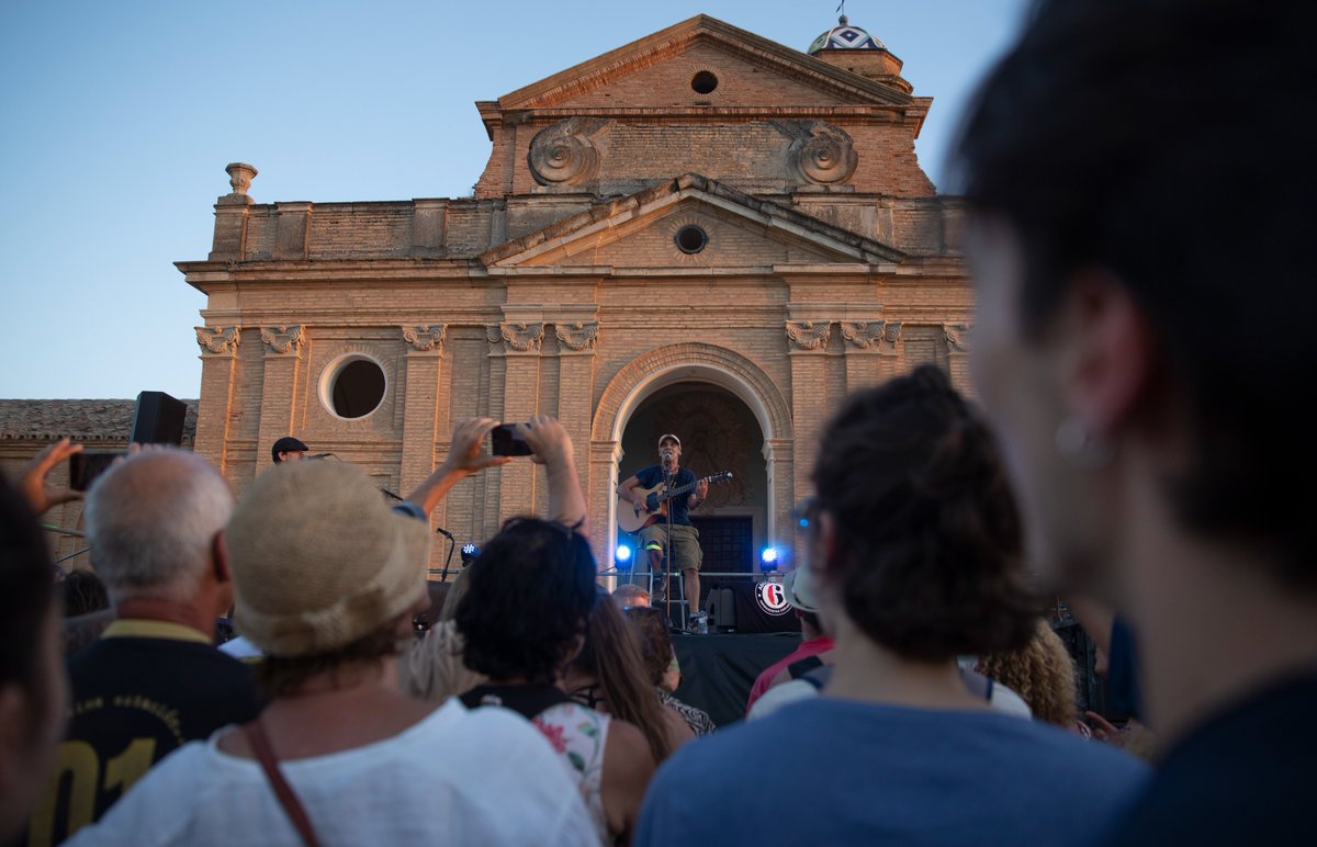 Terminó el verano ☀️ pero nos quedan muy buenos recuerdos, ¿verdad? 🪕 El concierto de Manu Chao en la #CartujadelasFuentes cerró el Festival #3sonna con canciones como la de este vídeo, con 2.000 espectadores y con un ambiente increíble. ¿Repetiríais? 😜 youtube.com/watch?v=6GCvnD…