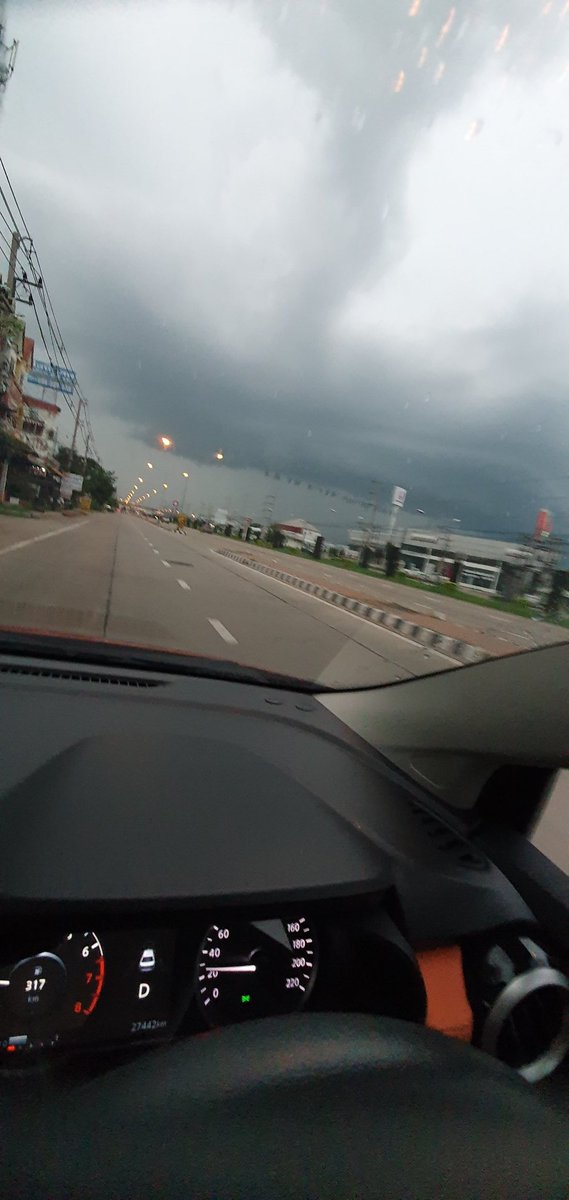 Wild29907388's tweet photo. Here it is ⛈#chainat #ชัยนาท https://t.co/4Eh2DvbhCu
