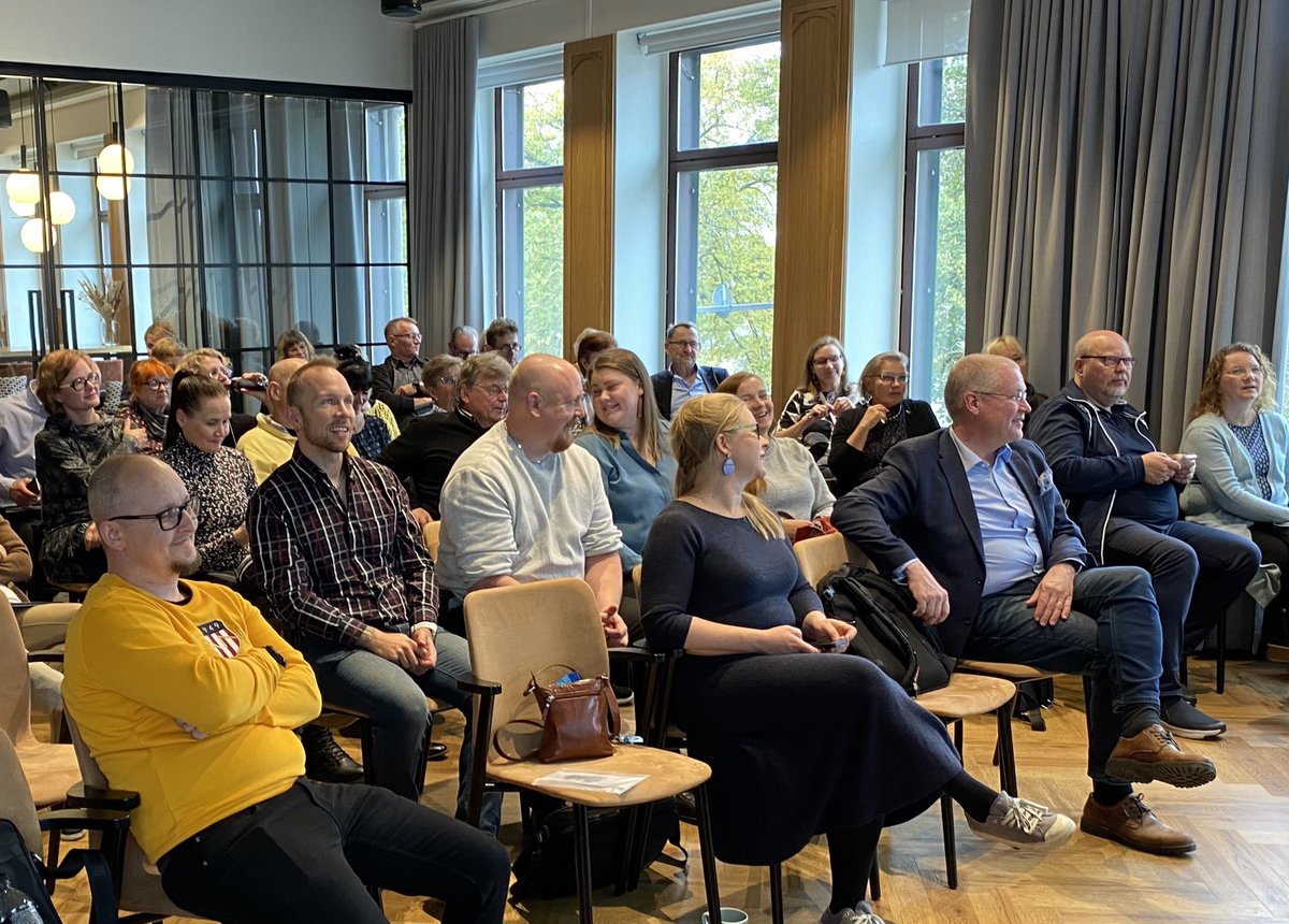 etelasavonha's tweet photo. TIEDOTE 28.9.2022: Etelä-Savon hyvinvointialueen lempinimi on Eloisa 🌞🙌

”Lempinimi kuvastaa aluettamme uudistuvana, energisenä ja raikkaana toimijana” sanoo aluevaltuustomme pj @AKMikkonen 💛
⬇️
https://t.co/OKVhxsqDGY

#eteläsavonhyvinvointialue #eloisa #aluevaltuusto https://t.co/IKYpOBnQiL