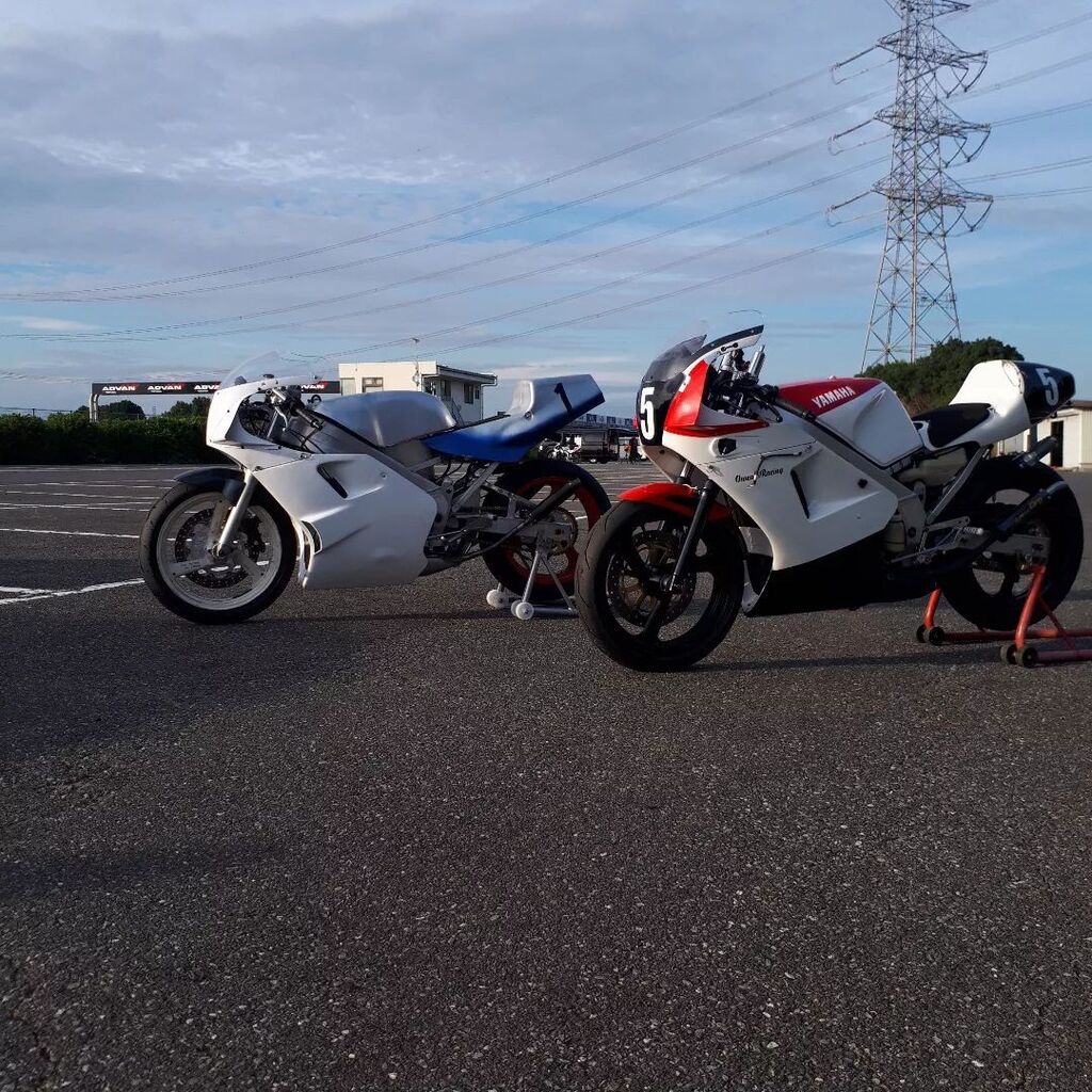 GWORKS_RACING's tweet photo. シェイクダウン終了❗
弄ったエンジンは全て裏目に出たが
足回り、バンク角はまづまづ
午前中の500は撃沈❗😅
ライダーに迷惑かけたがまー何時もの
事なんで勘弁して下さい😄

#TZR250 #tzr2501kt TZR2502XT https://t.co/8Ipk5CANGR