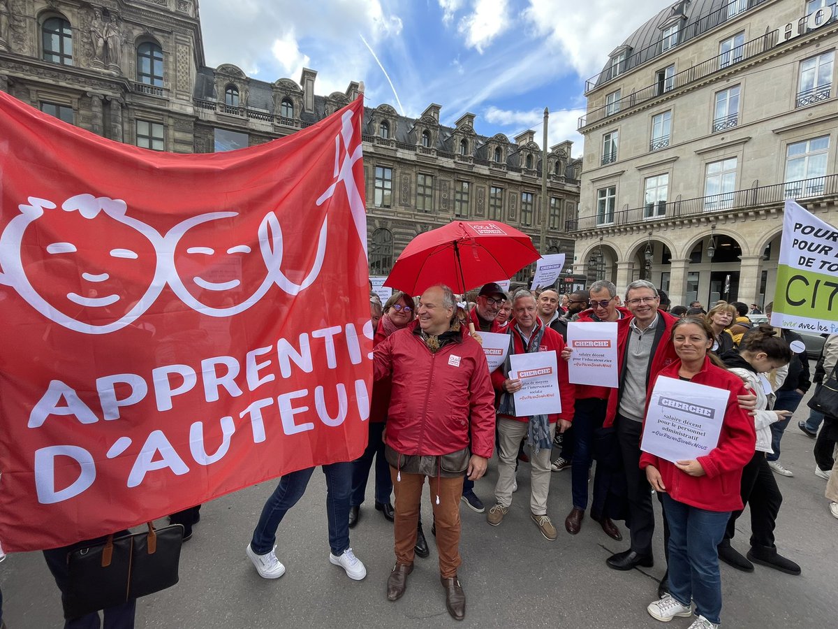 AAuteuil_IDF's tweet photo. #QuiPrendSoinDeNous
 @AAuteuil à la #mobilisation au Palais Royal ! « Aujourd’hui les métiers de l’humain sont en crise. Nous voulons le meilleur pour les personnes que nous accompagnons, nous ne pouvons pas vouloir moins pour celles qui les accompagnent », Luc Fossey, DRH https://t.co/mRKqZrDRi1
