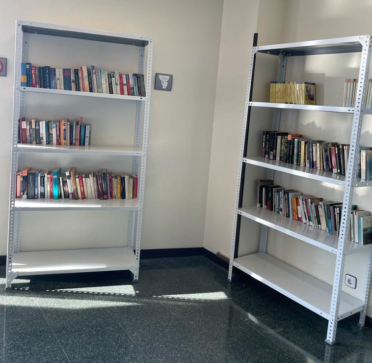 Hospital Universitario Poniente (@huniv_poniente) on Twitter photo Profesionales de la 4° planta de HMQ del #HUnivPoniente ofrecen a pacientes y acompañates un espacio de entretenimiento a través de lectura, juegos de mesa, pasatiempos ...Gracias a donaciones, esta iniciativa se ha hecho realidad
#SomosPoniente #PonienteContigo
<a href="/HumanizAndal/">HumanizAndalucía</a> Profesionales de la 4° planta de HMQ del #HUnivPoniente ofrecen a pacientes y acompañates un espacio de entretenimiento a través de lectura, juegos de mesa, pasatiempos ...Gracias a donaciones, esta iniciativa se ha hecho realidad
#SomosPoniente #PonienteContigo
<a href="/HumanizAndal/">HumanizAndalucía</a>