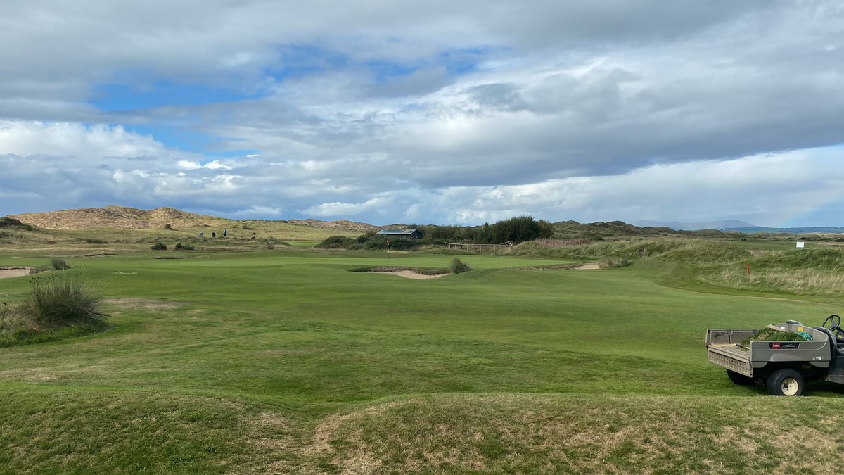 Attwell_M's tweet photo. @royalstdavidsgc today with my @StewartGolf #QFollow and @SkyCaddieUK #SX550 @linksnetgolf https://t.co/B03n40HTRP