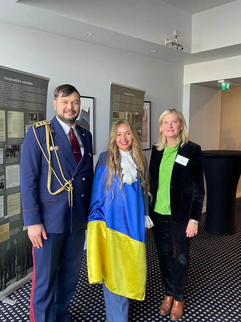 ParjanenLotta's tweet image. Euroopan poliisioppilaitosten #AEPC tapaaminen Riiassa. Norjalaiset puhuivat poliisien mentoroinnista, mikä voisi toimia myös meillä. Latvian poliisikoulun johtaja ja Ukrainan edustaja, joka piti tunteikkaan puheen maan tilanteesta ja koulutuksesta. #PHS, #Polamk, @mlcdamen