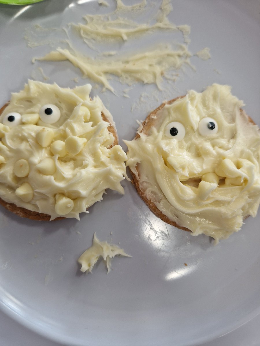 Class4CSC's tweet photo. Thanks for Friday @ClaireHarman11 Yum Yum! @wlconnolly https://t.co/dlu0BXT6Uz