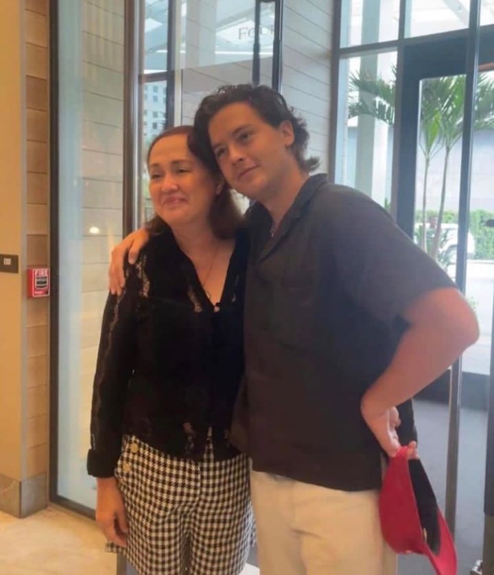 Cole Sprouse con fans en Nueva Orleans