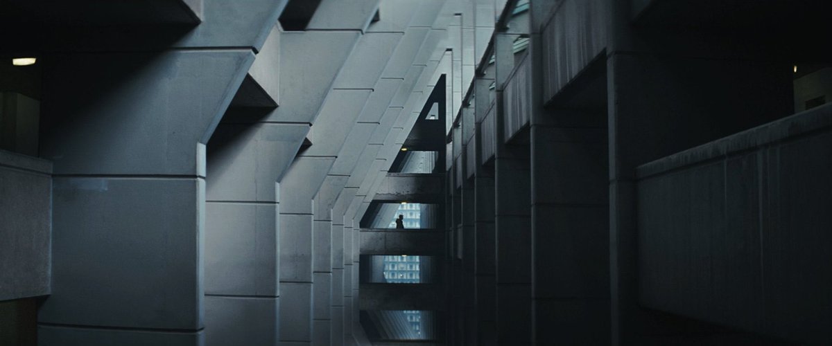 Episode 4 of #Andor is excellent in so many ways, but what really stunned me was how Director Susanna White and Cinematographer Frank Lamm captured the incredible scale, lifelessness and oppressive architecture of Coruscant

It has never looked this beautiful and interesting.
