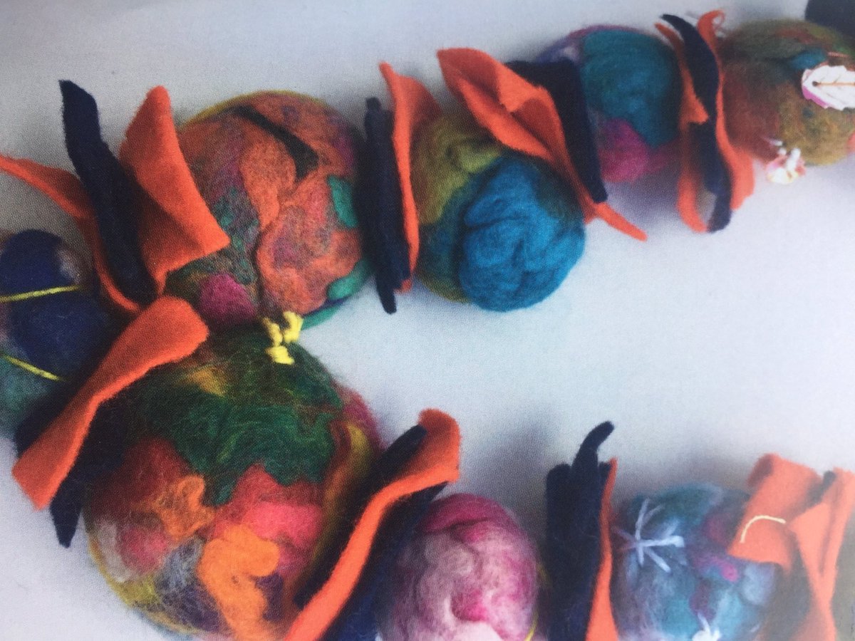CarrdusArt's tweet photo. Art mixed media jewellery with year 5 #mixedmedia #artjewels https://t.co/JGXuvgUMQM