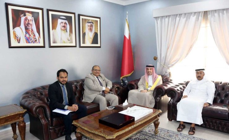 IndiaInBahrain's tweet photo. Ambassador Piyush Srivastava met H.E. Shaikh Rashid bin Abdulrahman Al Khalifa, Capital Governor @CG_Bahrain and discussed issues of mutual interest including welfare of Indian community and ways to increase cooperation between cities of the two countries.
#50yearsofIndiaBahrain https://t.co/D5VlH0z32k