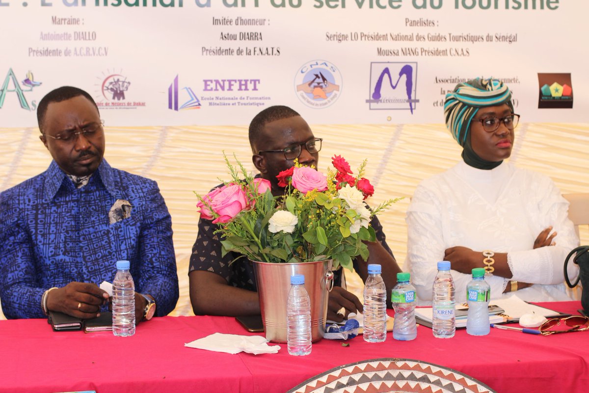 ziza_manager's tweet photo. Journée Mondiale du Tourisme
J'ai eu l'honneur de modérer le grand Forum U2A Dakar Sénégal.
Thème : L'artisanat d'art au service du Tourisme.
En présence de plusieurs autorités.
#Tourisme #kebetu #art #artisanat @ascosen #kermel @Macky_Sall @PR_Senegal @MFFG_SN @ATouristique https://t.co/q8Tpp3SCmi