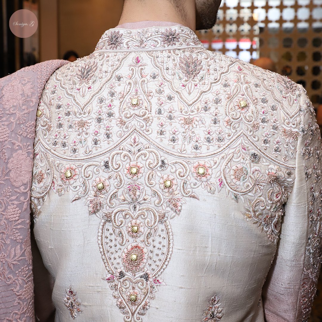 TimesFashionWk's tweet photo. ‘Phool Khaak’ by @soniyagofficial is an architectural-floral blend and an Arabic-inspired collection ready to sway you at the #BTFW
#BombayTimesFashionWeek #TimesFashionWeek #BTFW22 #DPGC #darwinplatformgroupofcompanies #darwingroup #darwinpgc #thevisionaries #darwinplatform https://t.co/i6AxOyT04U