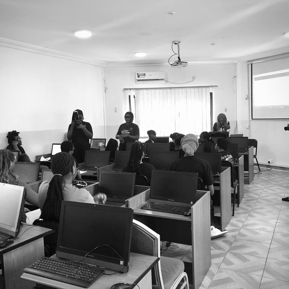 _JoyMicah's tweet photo. I have always loved to enlighten young girls that will eventually grow into amazing women in the Nigeria tech space. The amazing people Idreams World gave me a platform to do so and the Day 1 session was super impactful. #madamtypegrey #idreams #inclingital https://t.co/Jkauja62IJ