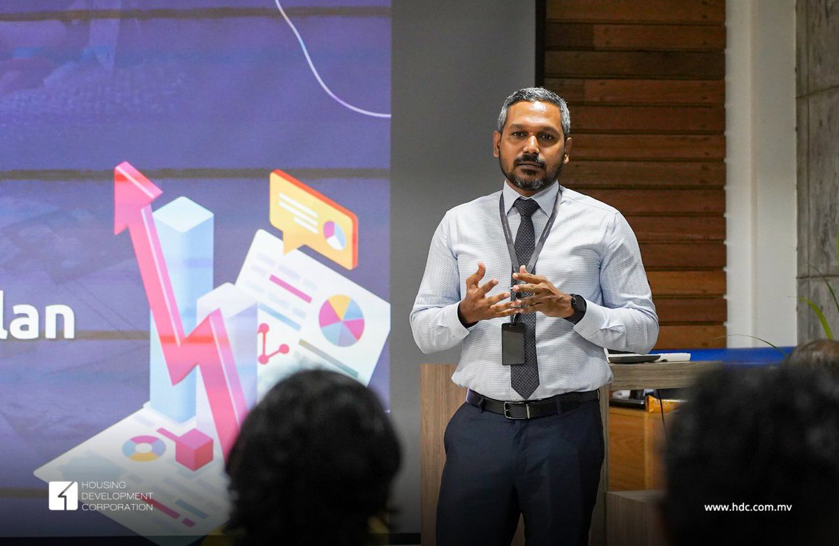 hdcmaldives's tweet image. Our SmartCom team is already gearing up for 2023! Today’s working session focused on planning out upcoming smart city solutions under HDC’s smart city initiative.

@SmartCommv #SmartCom #SmartCitySolutions