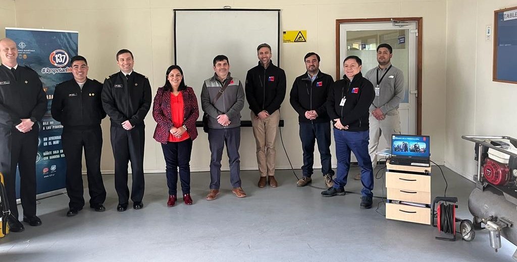MintrabAysen's tweet photo. 🤝🏾Esta semana se efectuó la 2da instancia de capacitación en el marco de las actividades de @DirecDelTrabajo y Capitanía de #PuertoChacabuco, revisando materias sobre artefactos de buceo, impartida por profesionales de la @DGTM_Chile a inspectores de terreno de la Región Aysén https://t.co/eqmDCcBJqo