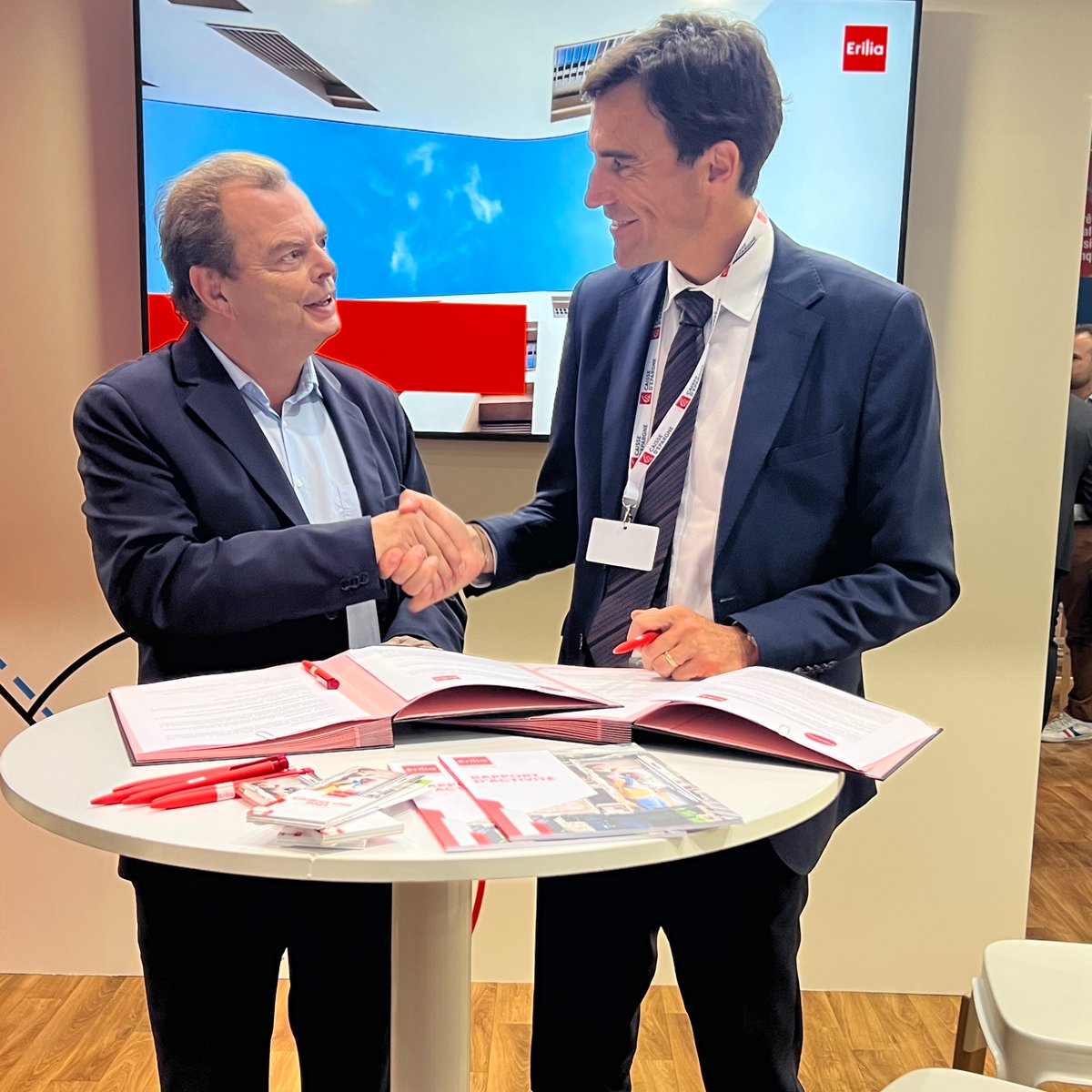 En direct du #CongresHlm : #Erilia et 
@nexity Non Profit signent une convention
de partenariat pour la production de logements
abordables. 
#NosLogementsOntdeLimpact
