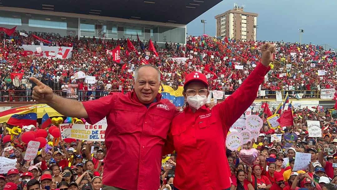 Soykarinacarpio's tweet photo. Que hermosa juramentación de las estructuras de base de nuestro @PartidoPSUV junto a nuestro Cap. @dcabellor

Felicitaciones a nuestros líderes y lideresas juntos seguiremos haciendo irreversible la Revolución Bolivariana y en respaldo a nuestro Pdte @NicolasMaduro

Venceremos!! https://t.co/FFXkTafHk3