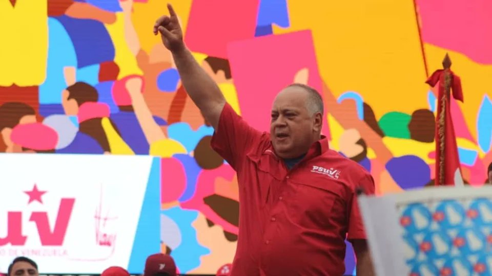 Soykarinacarpio's tweet photo. Que hermosa juramentación de las estructuras de base de nuestro @PartidoPSUV junto a nuestro Cap. @dcabellor

Felicitaciones a nuestros líderes y lideresas juntos seguiremos haciendo irreversible la Revolución Bolivariana y en respaldo a nuestro Pdte @NicolasMaduro

Venceremos!! https://t.co/FFXkTafHk3