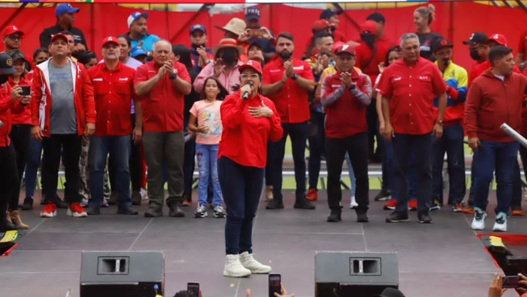 Soykarinacarpio's tweet photo. Que hermosa juramentación de las estructuras de base de nuestro @PartidoPSUV junto a nuestro Cap. @dcabellor

Felicitaciones a nuestros líderes y lideresas juntos seguiremos haciendo irreversible la Revolución Bolivariana y en respaldo a nuestro Pdte @NicolasMaduro

Venceremos!! https://t.co/FFXkTafHk3