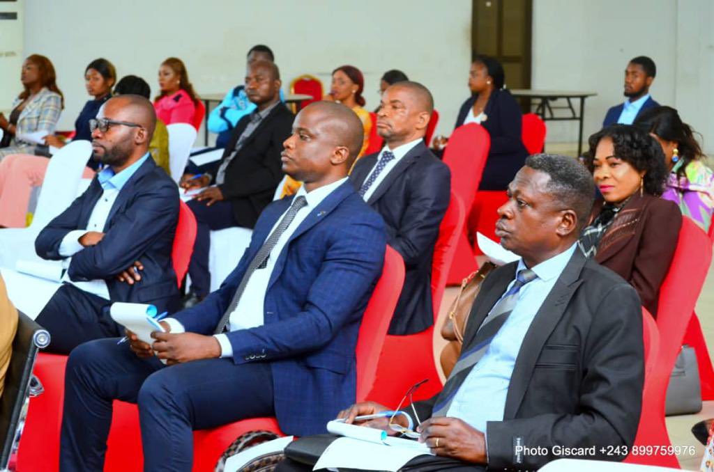 KulutaNtula's tweet photo. J’ai assisté ce 24/09/22 dans la salle polyvalente ANDRE KIMBUTA de @KinshasaHotel à la session de formation de gestionnaires des impôts, sous le thème : le rôle de gestionnaires dans la mobilisation des recettes… Les gestionnaires sont importants dans la chaîne de récoltes. https://t.co/5wusJHK1I8