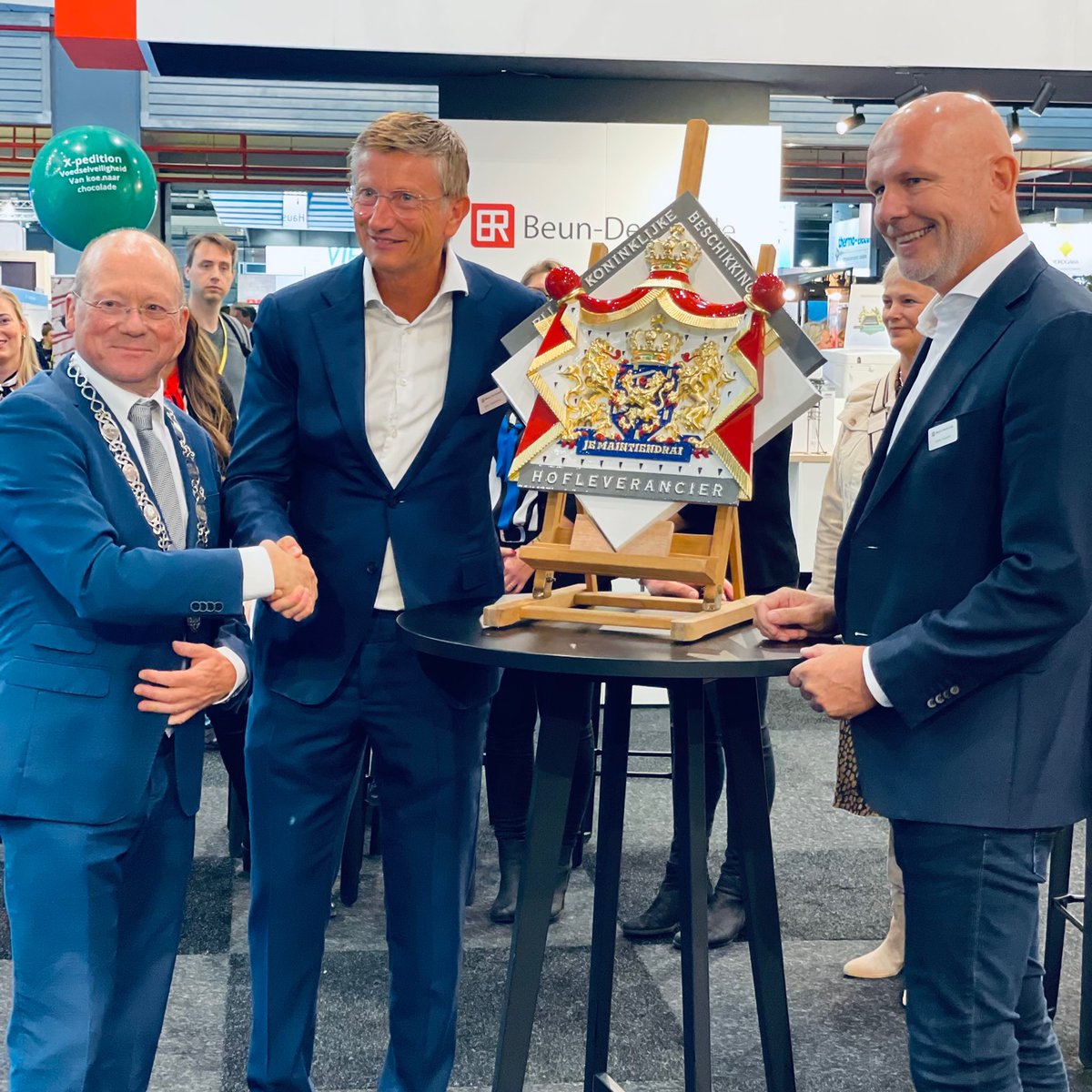 SerlaboTech's tweet photo. Nous sommes heureux d’avoir pu assister à la remise du prix qui célèbre les 100 ans d’existence de Beun De Ronde durant le salon de l’innovation technologique à Utrecht.
Nous sommes fier de les compter permis de nos actionnaires.
#BeunDeRonde #100yearsold #WOTS https://t.co/aVlZ7ZCSDv