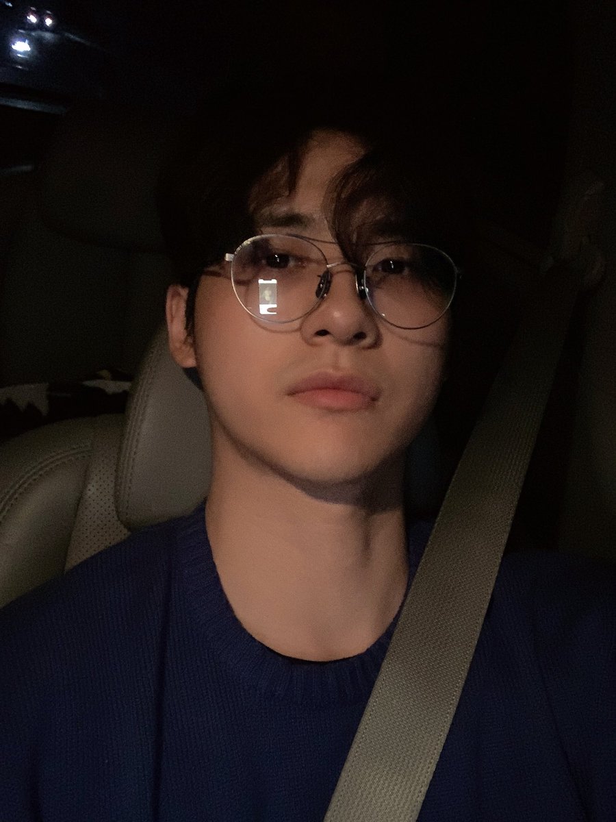 B1A4_CNU's tweet photo. 셀카 찍는거 깜빡함.. https://t.co/8w0a5zIXGf