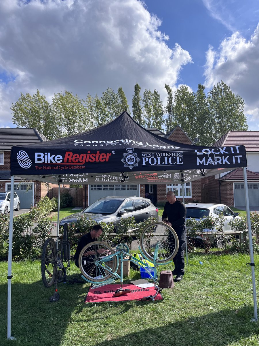 OptimaHighways's tweet photo. Our Travel Plan Manager hosted a great event at the @Redrow estate of Aspen Park / The Poplars last week with LeisureLakesBikes repairing bikes and the Police carrying out bike marking. Enterprise Car Club were on site talking about the car club vehicle. @ConnectingLeeds https://t.co/zKsIqtjBcu