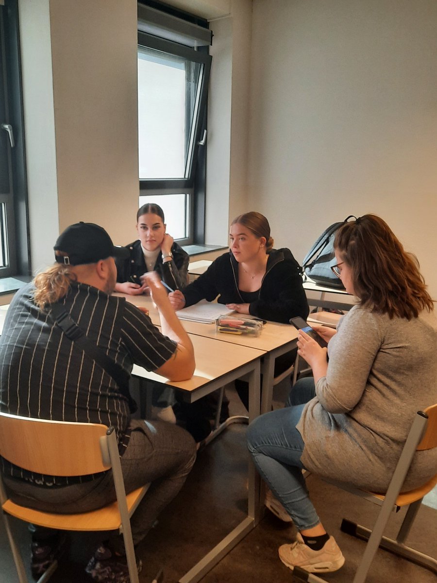 Gesprekjes met studenten van Maatschappelijke zorg van <a href="/DrentheCollege/">Drenthe College</a> over wonen #lerenvanelkaar #samenwerken #winwin