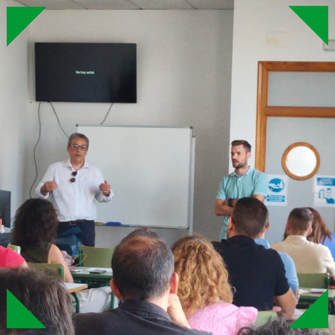 proalting's tweet photo. El mes pasado @andamioslayher contó con nosotros para su charla en Cartagena, y fue todo un honor.

En la imagen, nuestro compañero @FranOndono que asistió en nombre de todos los proalters 😊 https://t.co/Rxh3Rg0D1X