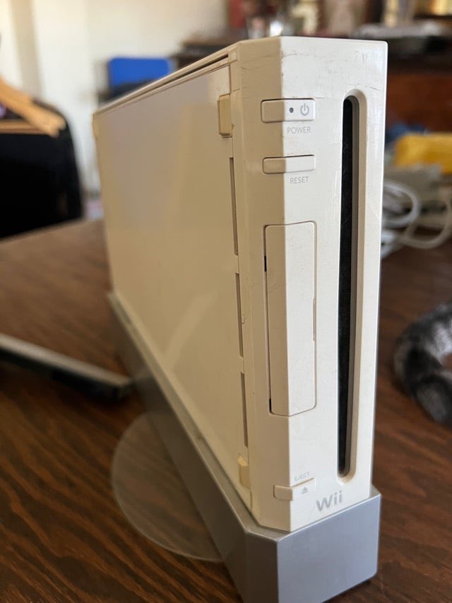 flora_dix's tweet photo. Vendo "Consola Nintendo Wii + mandos y accesorios" en #wallapop  https://t.co/s2KXYWfjYl https://t.co/iUjFP5Uxq9