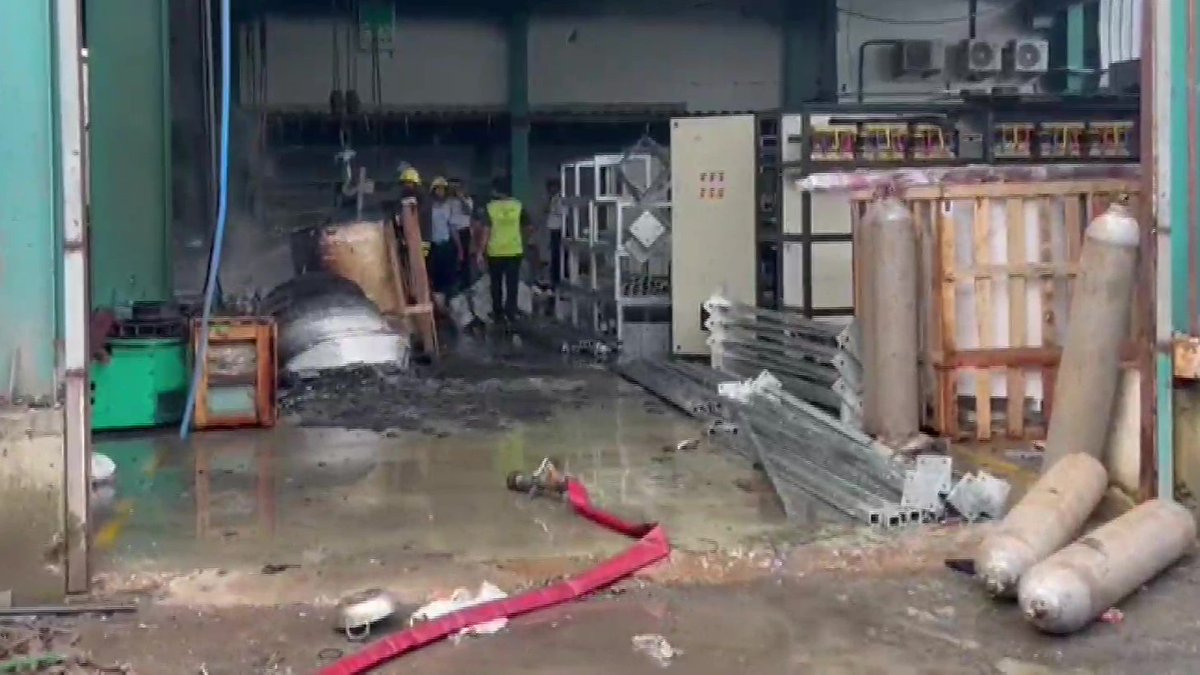 ETNOWlive's tweet image. #Maharashtra | Three people dead, eight seriously injured in the #fire due to #boilerexplosion at a #factory in #Vasai area of #Palghar district, says the Fire Dept (From Agencies)