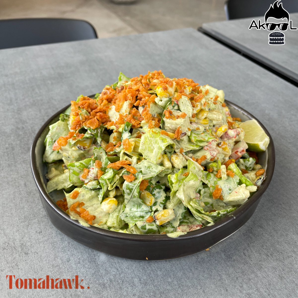 هذي #توصية غداء من
مطعم <a href="/Tomahawk_sa/">توماهوك TOMAHAWK</a> شارع التحلية وعندهم"السويدي-الملقا"
-توصيل #جاهز ٩
-يشوون البرجربطريقتين
"فرن جاسبر-صاج"
-الخبز هوكايدو بالحليب اتوقع الوحيد الي يقدمة
>توماهوك٩٣ ب٣٦/طعم الشواء واضح 
>ذابرجرهولك٤٦/الاكثرمبيعا يضيفون البريسكت
>سلايدر دجاج٢٣
>سلطةالذرةوالدجاج٢٨