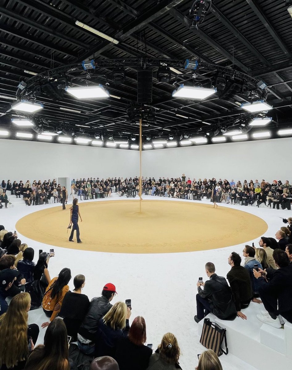 Outlander Magazine tweet media