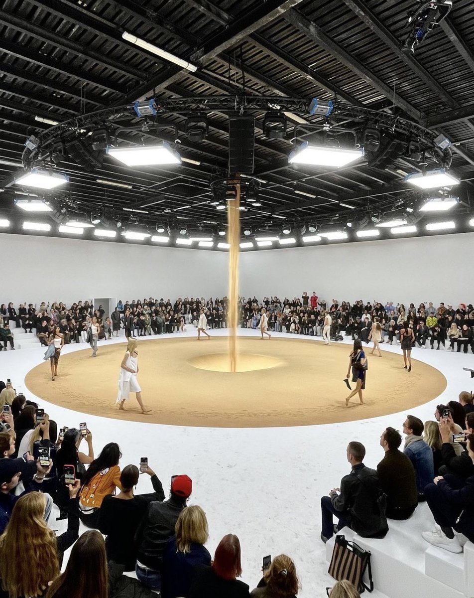 Outlander Magazine tweet media