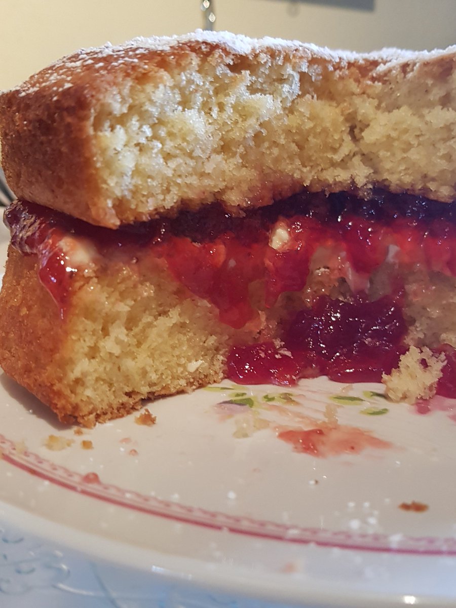 KingJohnsHouse's tweet photo. Let's not forget about the cake. Sometimes simple is best, a beautiful #Homemade #VictoriaSponge from #MissMoodys. Home of #HistoryAndCake #CakeIsArt. More #GoodMoodFood from the beautiful #TestValley? @moreTestValley @VisitTestValley @Visit_Romsey https://t.co/ZlSxd6Wgdr