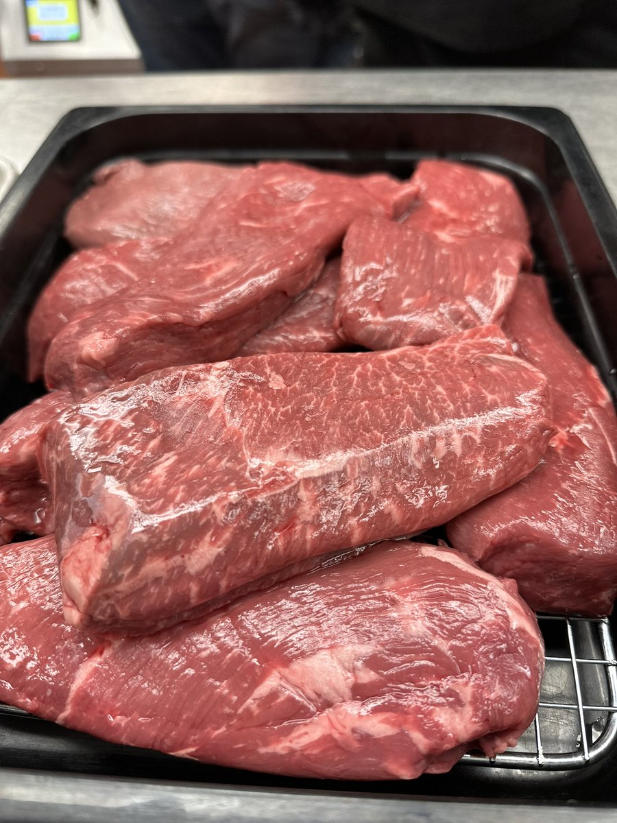 jwalkermobile's tweet photo. Sirloin Steak Dinner, sirloin by Pat LaFrieda https://t.co/zASYJ4Uy5D